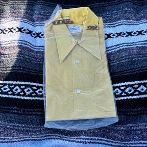 VTG 70s MUSTARD YELLOW POINTED COLLAR BOYS BUTTON DOWN SHIRT NEW SIZE 14